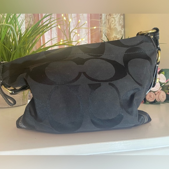 MAKE ME AN OFFER ::: COACH bag - 9” high with dust bag included - Picture 2 of 13